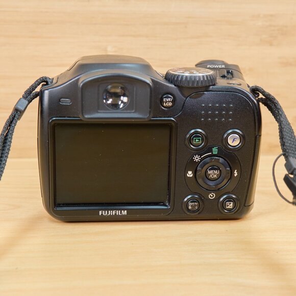 Fujifilm Finepix S700 7.1MP Digital Camera with 10x Optical Zoom - Picture 6 of 8